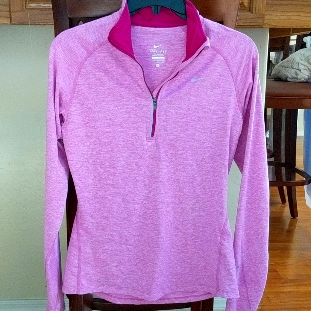 Nike sports dry fit top size s like new worn once